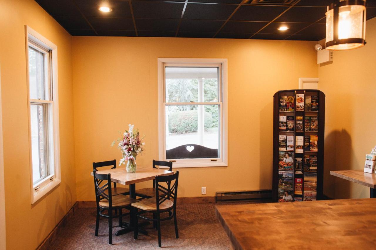 Country Squire Inn And Suites New Holland Eksteriør bilde