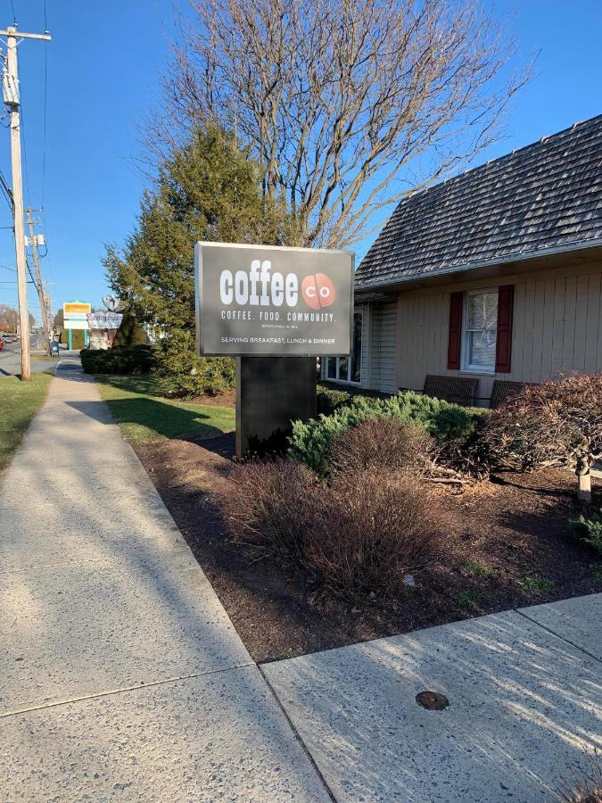 Country Squire Inn And Suites New Holland Eksteriør bilde