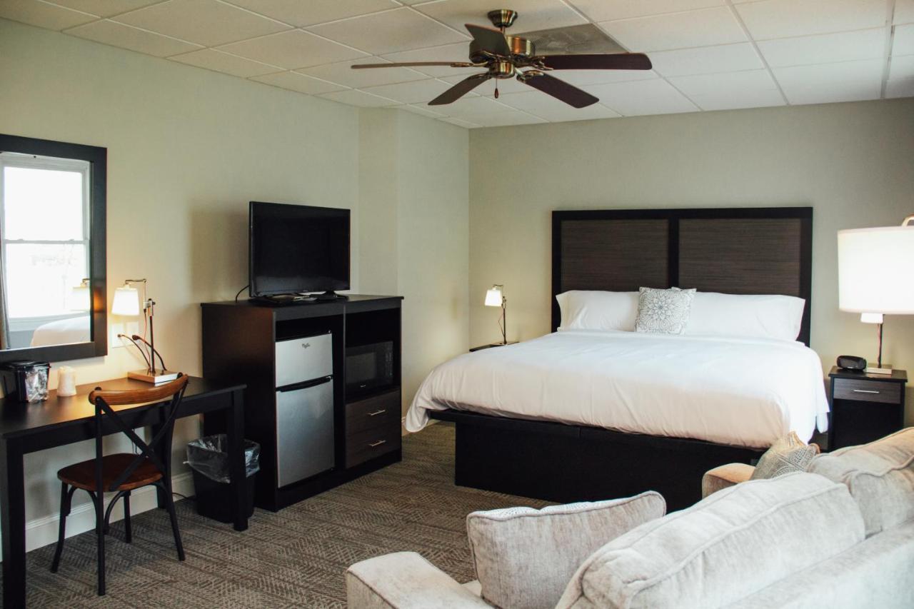 Country Squire Inn And Suites New Holland Eksteriør bilde