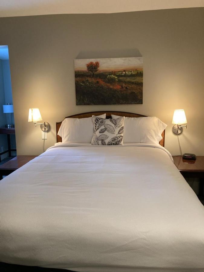 Country Squire Inn And Suites New Holland Eksteriør bilde