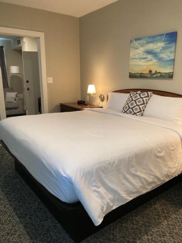 Country Squire Inn And Suites New Holland Eksteriør bilde