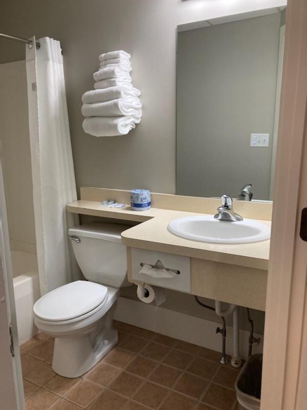 Country Squire Inn And Suites New Holland Eksteriør bilde