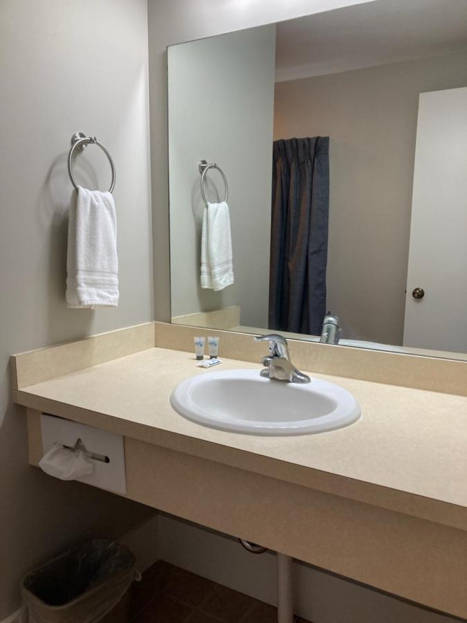 Country Squire Inn And Suites New Holland Eksteriør bilde