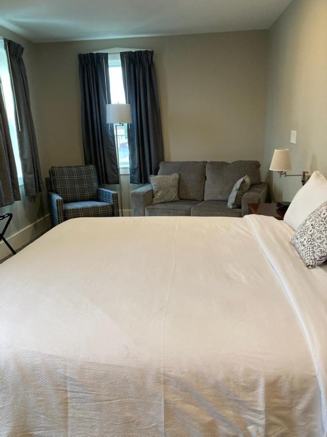 Country Squire Inn And Suites New Holland Eksteriør bilde