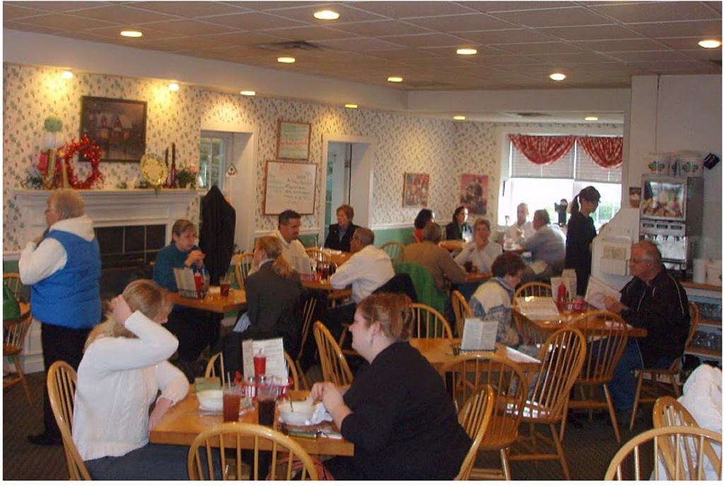 Country Squire Inn And Suites New Holland Eksteriør bilde