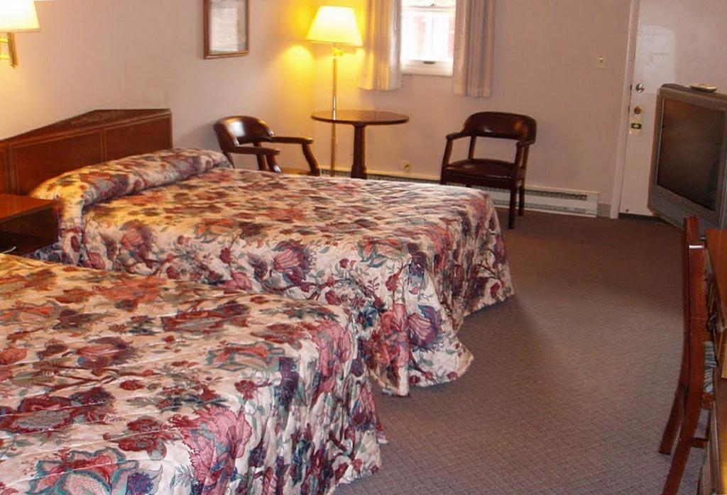 Country Squire Inn And Suites New Holland Eksteriør bilde