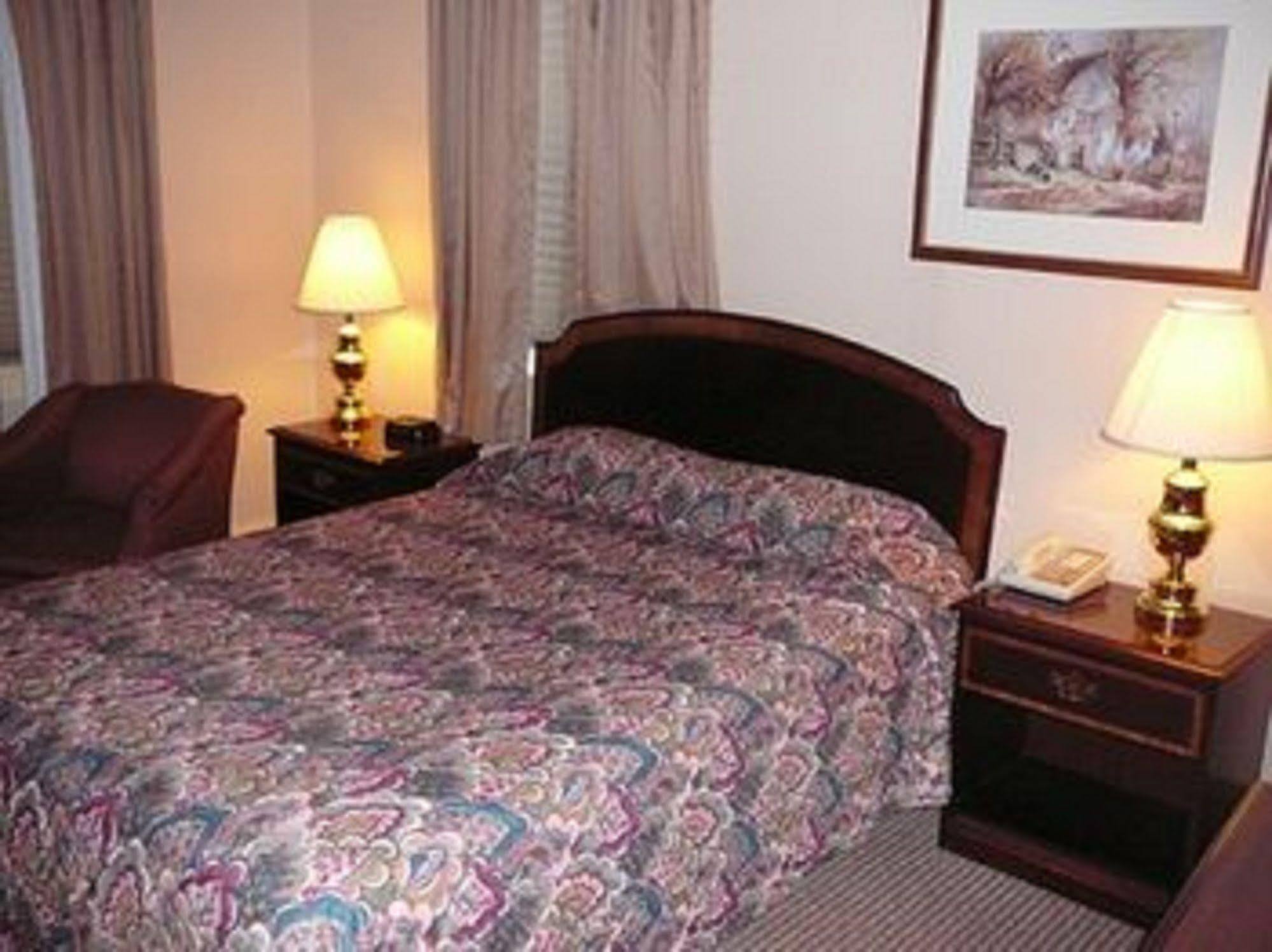 Country Squire Inn And Suites New Holland Eksteriør bilde