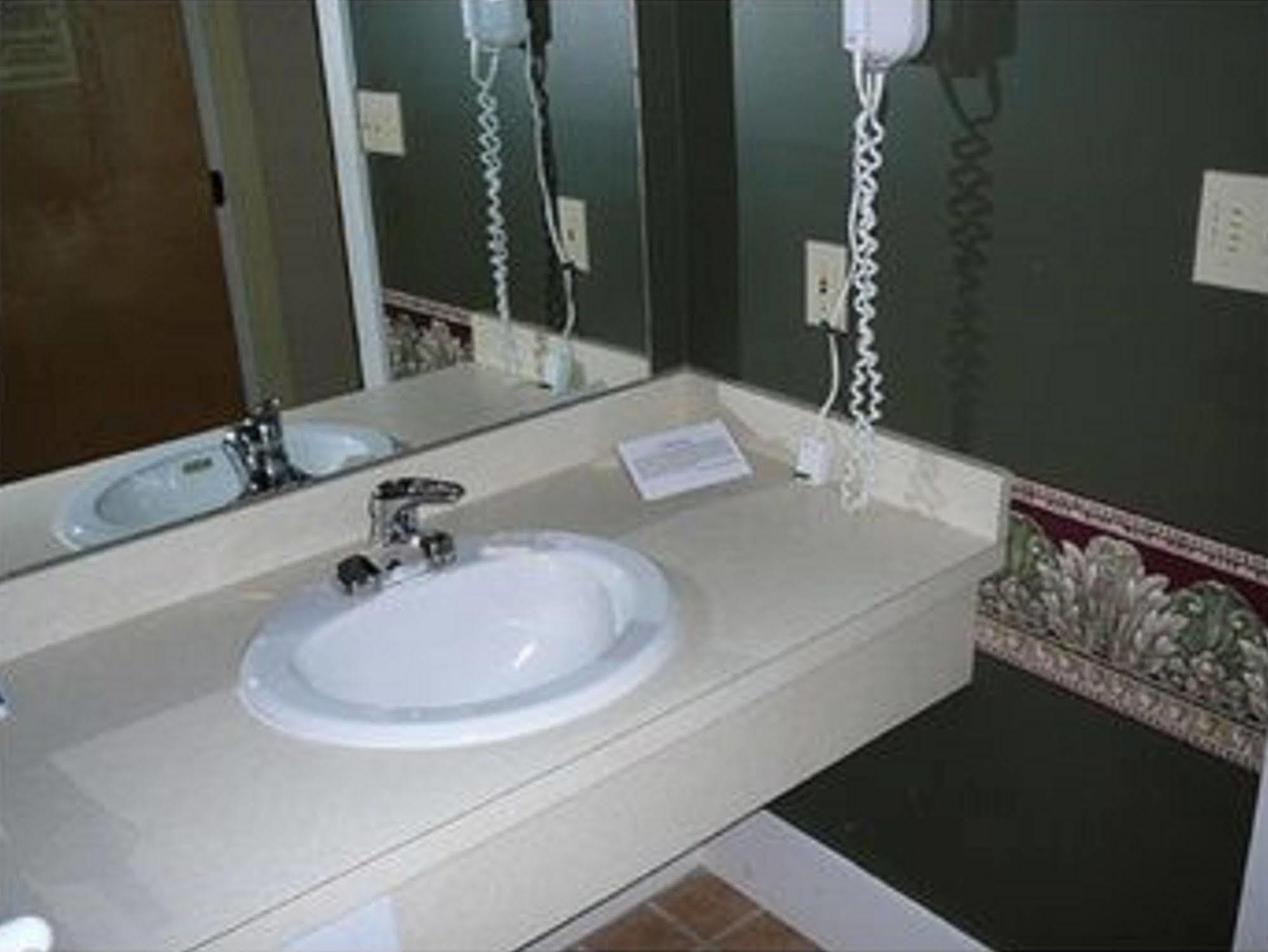 Country Squire Inn And Suites New Holland Eksteriør bilde