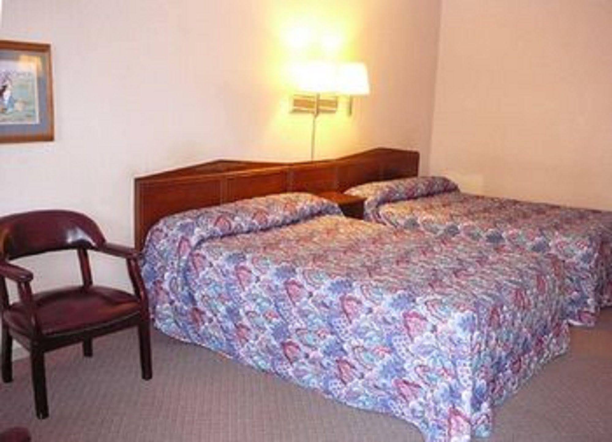 Country Squire Inn And Suites New Holland Eksteriør bilde