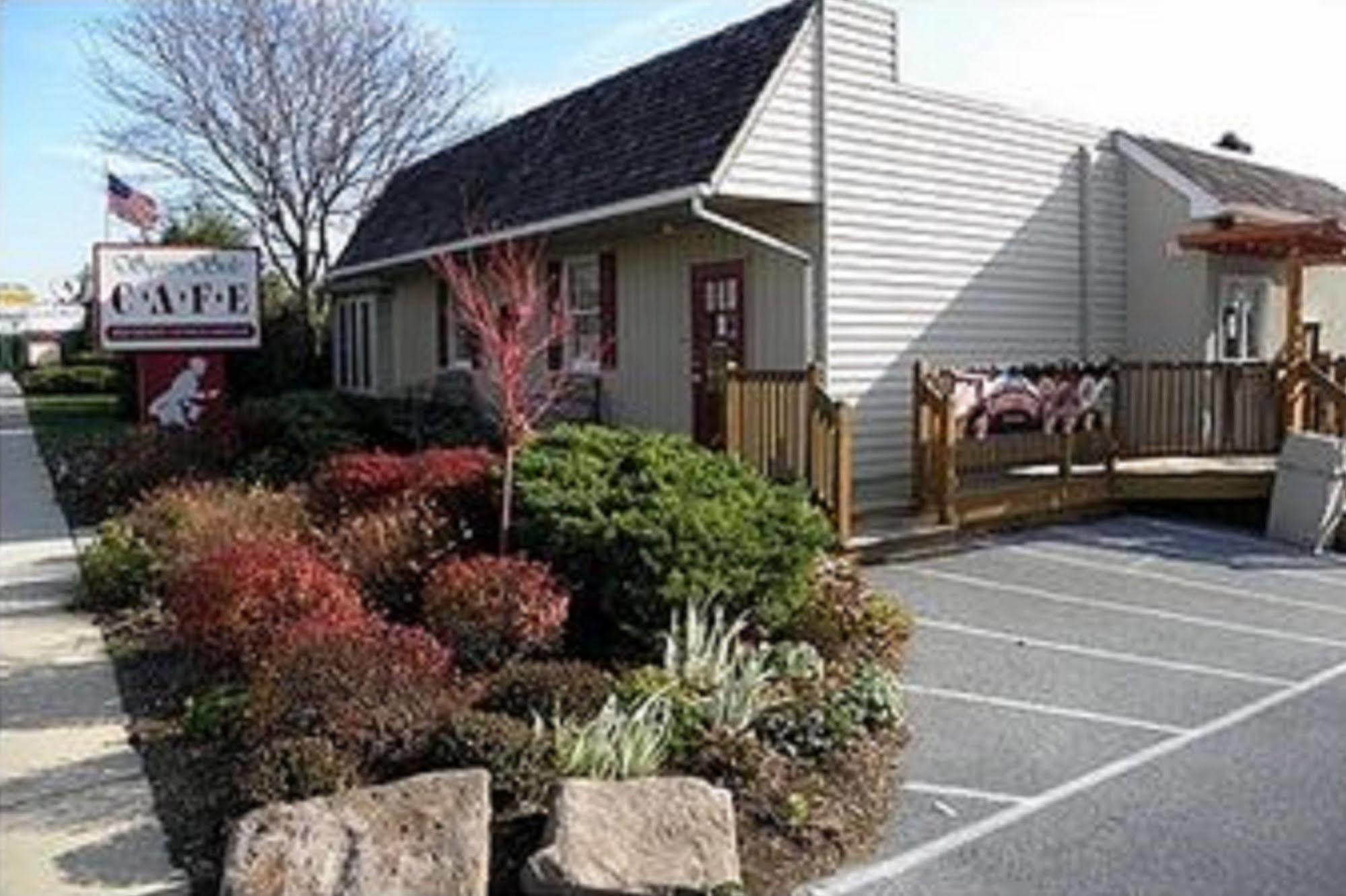 Country Squire Inn And Suites New Holland Eksteriør bilde